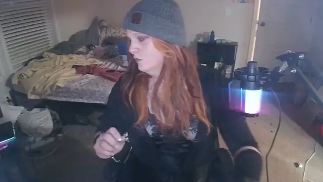 Snapshot of EmberLee chatting on 03/22/25, 02:27 EmberLee online show from 03/22/25, 02:27