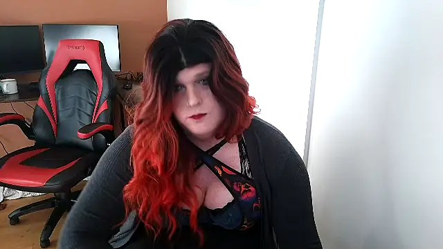 Snapshot of EmberLee chatting on 06/20/26, 11:29 EmberLee online show from 06/20/26, 11:29