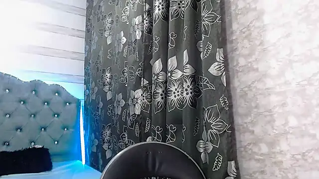 lily jamesx online show from 02/12/25, 11:51