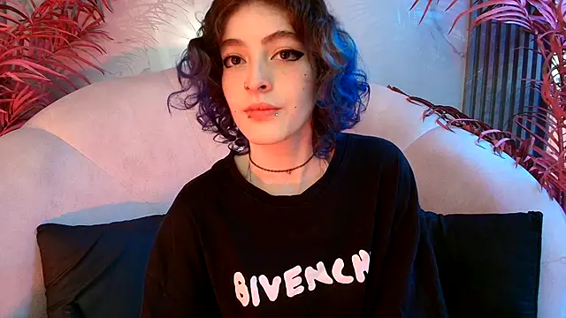 EvaHalsey online show from 10/20/25, 07:36