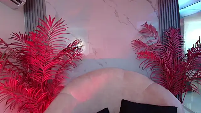 Snapshot of EvaHalsey chatting on 12/03/25, 08:29 EvaHalsey online show from 12/03/25, 08:29