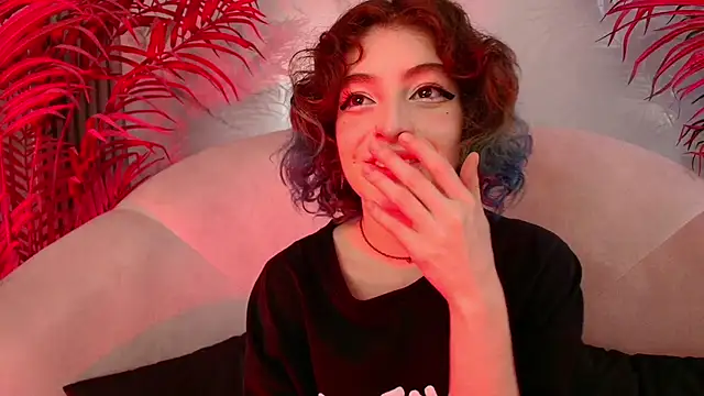 Snapshot of EvaHalsey chatting on 12/04/25, 08:06 EvaHalsey online show from 12/04/25, 08:06