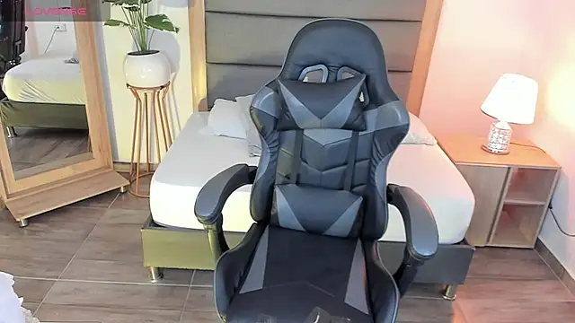 Snapshot of irantzu_hank chatting on 02/13/25, 12:32 irantzu hank online show from 02/13/25, 12:32