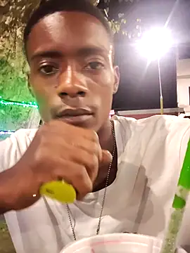 Snapshot of BeetledFlouter12 chatting on 12/20/25, 06:31 BeetledFlouter12 online show from 12/20/25, 06:31