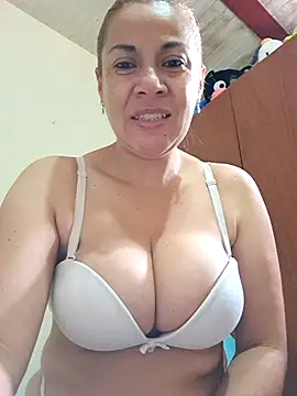 Zaralu  online show from 11/17/25, 01:50