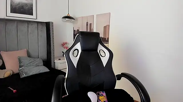 Alaia Cute online show from 02/06/25, 02:33