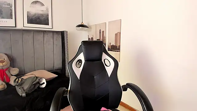 Alaia Cute online show from 02/11/25, 02:57