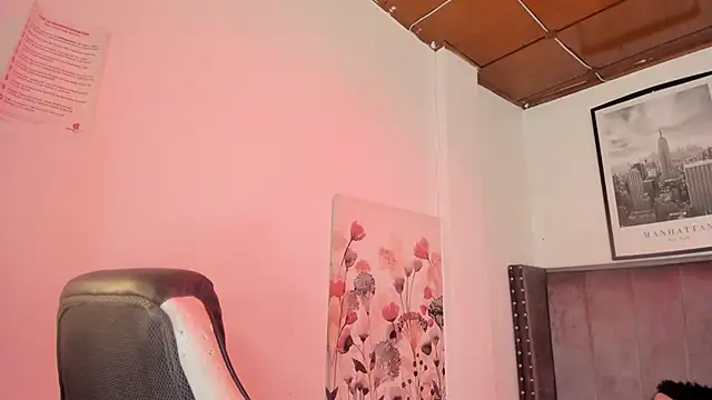 Alaia Cute online show from 11/26/25, 03:18