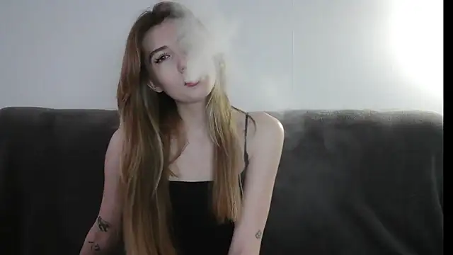 ErikaShyy online show from 12/25/24, 12:15