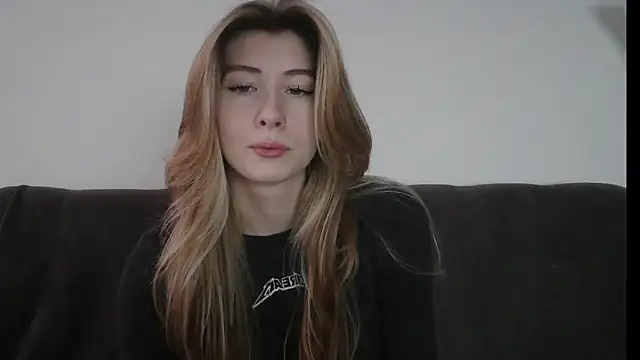 ErikaShyy online show from 01/29/25, 07:15