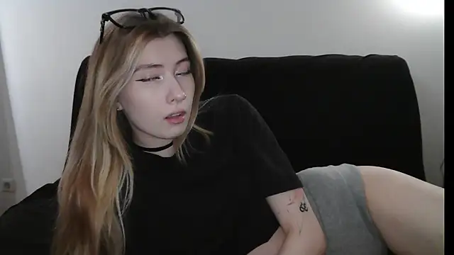 ErikaShyy online show from 03/18/26, 10:07