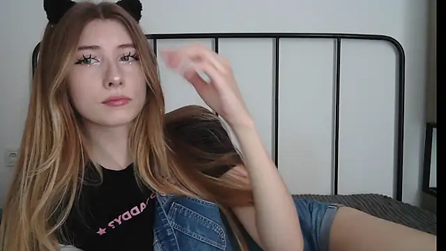 ErikaShyy online show from 08/03/26, 11:15