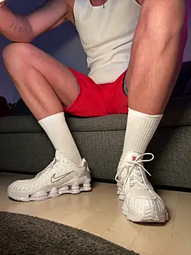 nikeaddicted2 online show from 12/20/25, 08:54