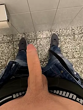 Snapshot of geilehecke1 chatting on 03/10/25, 12:04 geilehecke1 online show from 03/10/25, 12:04