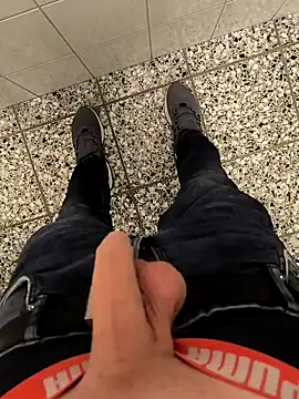 Snapshot of geilehecke1 chatting on 03/17/25, 12:04 geilehecke1 online show from 03/17/25, 12:04