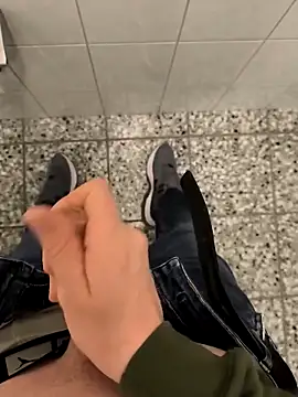 Snapshot of geilehecke1 chatting on 03/18/25, 09:20 geilehecke1 online show from 03/18/25, 09:20