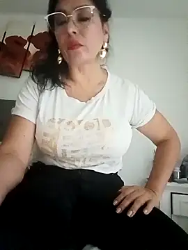 Snapshot of katysquirtdirty chatting on 04/29/26, 11:55 katysquirtdirty online show from 04/29/26, 11:55