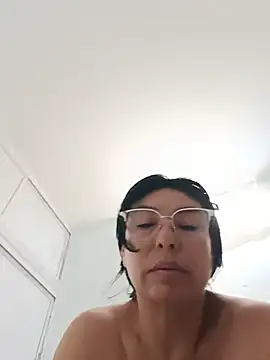 Snapshot of katysquirtdirty chatting on 07/05/26, 06:48 katysquirtdirty online show from 07/05/26, 06:48