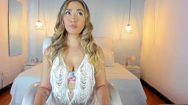 Emma23   online show from 01/04/25, 12:16