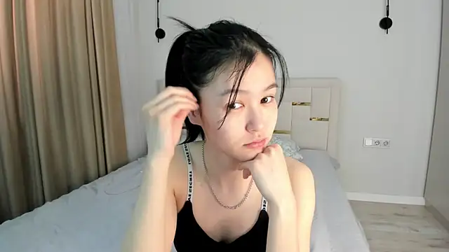 Lola Peach online show from 03/29/26, 05:18