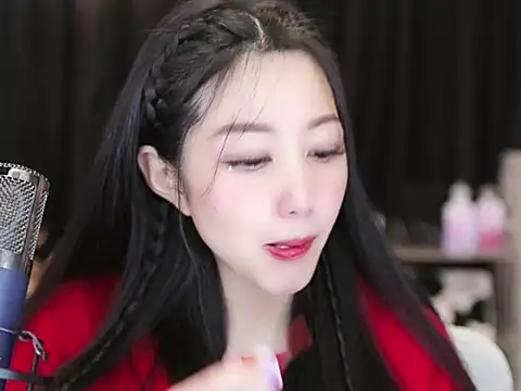 Nuyoah-77 online show from 02/02/25, 01:52