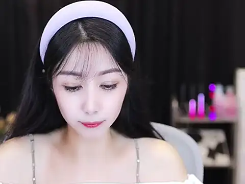 Nuyoah-77 online show from 09/15/25, 04:51