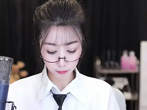 Nuyoah-77 online show from 09/23/25, 03:59