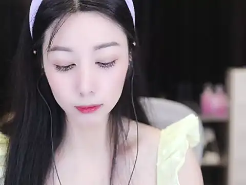 Nuyoah-77 online show from 10/07/25, 04:04