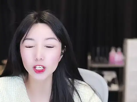 Nuyoah-77 online show from 11/03/25, 03:35