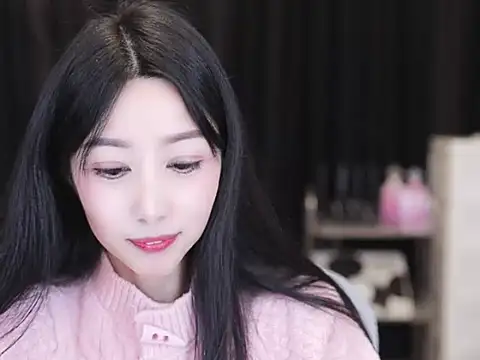 Nuyoah-77 online show from 11/18/25, 04:22