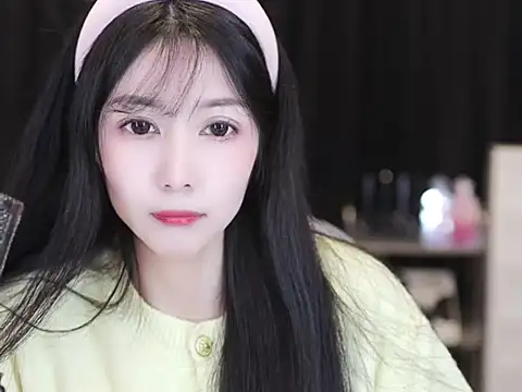 Nuyoah-77 online show from 12/15/25, 01:26