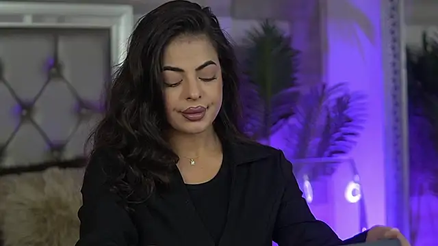 KeylaConner online show from 12/22/25, 06:21