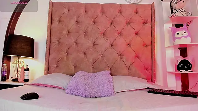 Snapshot of LadyAvalon chatting on 02/01/25, 07:44 LadyAvalon online show from 02/01/25, 07:44