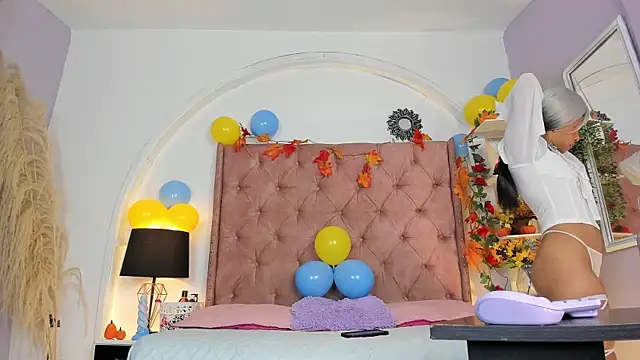 Snapshot of LadyAvalon chatting on 09/26/25, 06:01 LadyAvalon online show from 09/26/25, 06:01