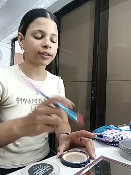 Snapshot of LadyAvalon chatting on 10/11/25, 06:06 LadyAvalon online show from 10/11/25, 06:06