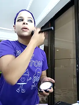 Snapshot of LadyAvalon chatting on 11/20/25, 07:13 LadyAvalon online show from 11/20/25, 07:13