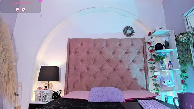 Snapshot of LadyAvalon chatting on 11/29/25, 06:00 LadyAvalon online show from 11/29/25, 06:00