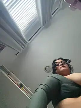 girlygirl1313 online show from 02/21/25, 10:26