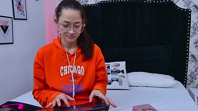 SaaraBrown online show from 10/17/25, 12:19