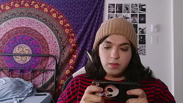 Snapshot of mawadastay chatting on 10/24/25, 04:58 mawadastay online show from 10/24/25, 04:58