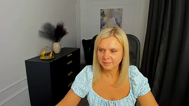 AgathaKlouin online show from 02/26/26, 07:46