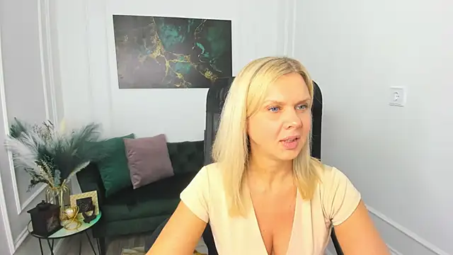 AgathaKlouin online show from 03/03/26, 07:09