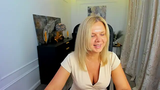 AgathaKlouin online show from 05/26/26, 07:10