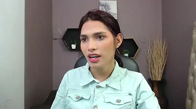 Snapshot of Greys_ath chatting on 12/19/24, 04:34 Greys ath online show from 12/19/24, 04:34