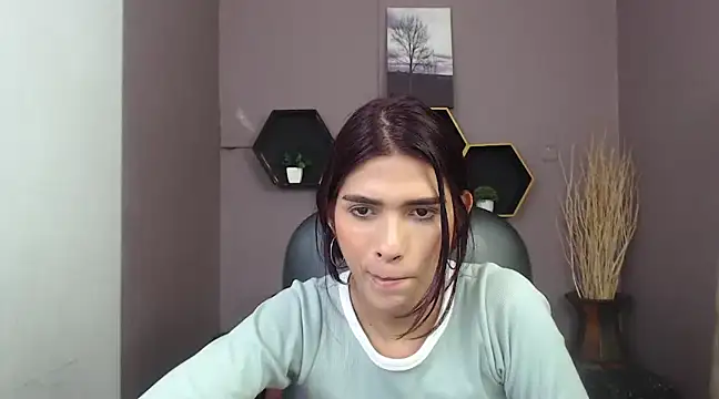 Snapshot of Greys_ath chatting on 01/23/25, 06:28 Greys ath online show from 01/23/25, 06:28