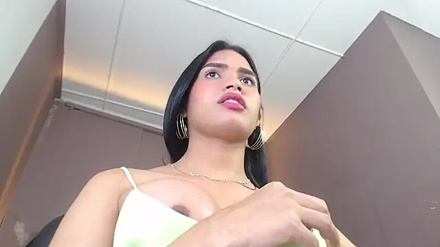 Snapshot of Greys_ath chatting on 03/21/25, 04:06 Greys ath online show from 03/21/25, 04:06