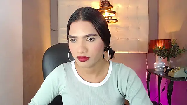 Snapshot of Greys_ath chatting on 10/28/25, 04:05 Greys ath online show from 10/28/25, 04:05