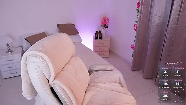 Snapshot of Alondrasparrow2 chatting on 02/25/25, 07:47 Alondrasparrow2 online show from 02/25/25, 07:47