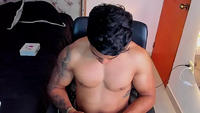 Andrew wolf7 online show from 11/07/25, 06:52