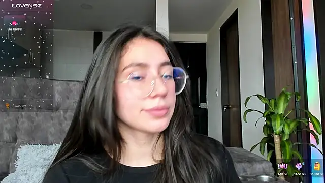 emmadiaz1 online show from 12/18/24, 05:42